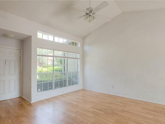 4th image of 1015 E Yager Ln Unit 62