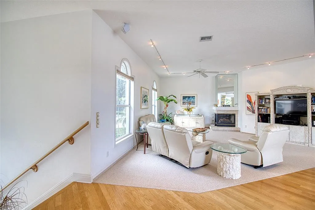 4 bed, 3.0 bath, 3302 sqft, $9,000 — Photo 3