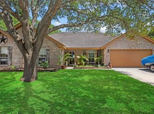 909 Queens Dr, New Braunfels, TX 78130