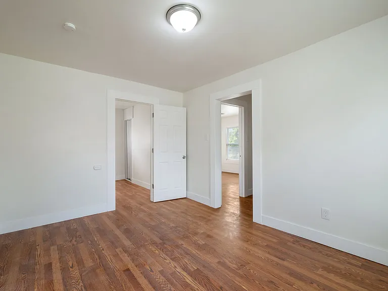 615 W Hollywood — Photo 26