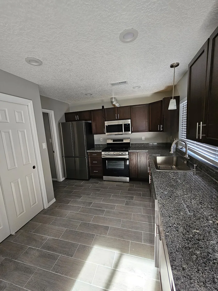 Building Photo - 317 Princeton Dr SE
