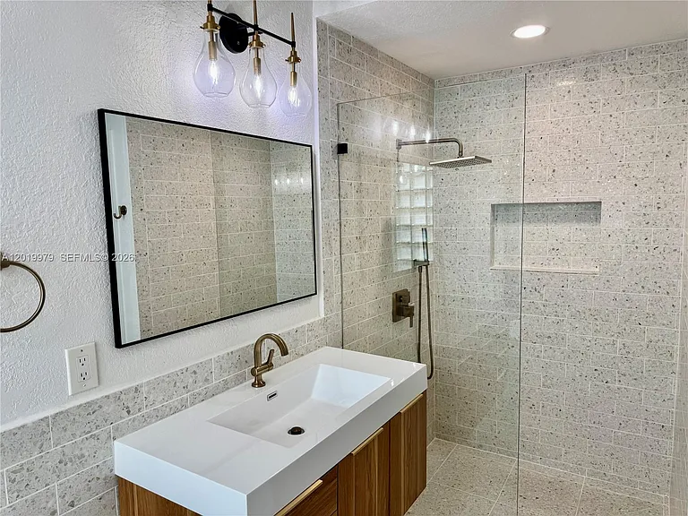 2525 Bay Pointe Ct — Photo 18