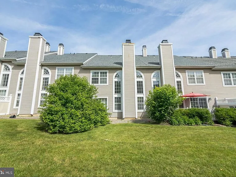 207 Valley Forge Lookout Pl — Photo 2
