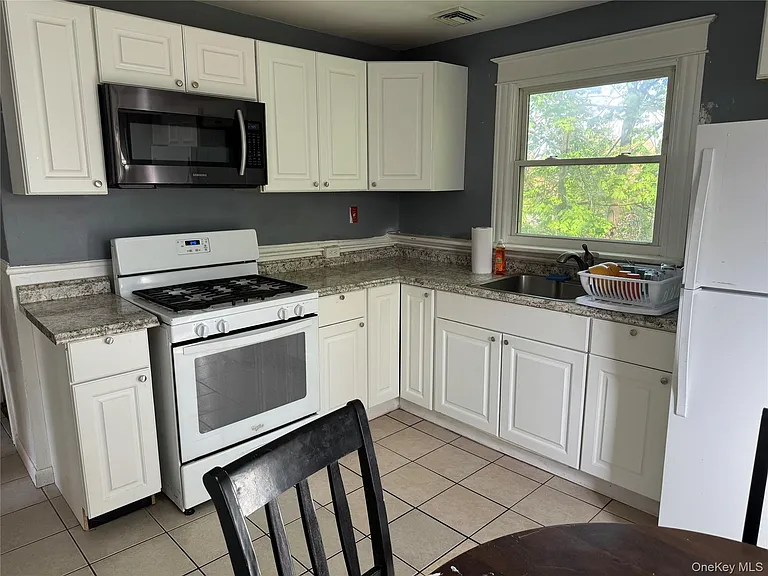 9 Bartlett St — Photo 2