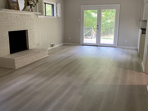 3rd image of 8012 Poplar Pike
