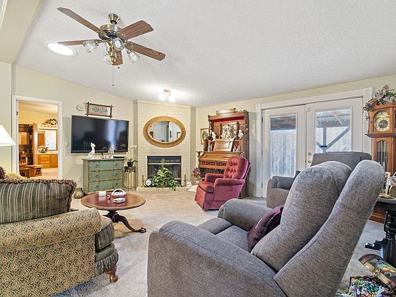 2nd image of 1320 N Mount Carmel Cir