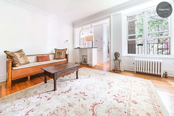 Sold by Triplemint | media 1