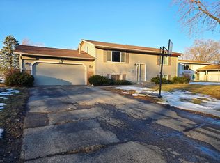 3016 80th Ave N, Brooklyn Park, MN 55444