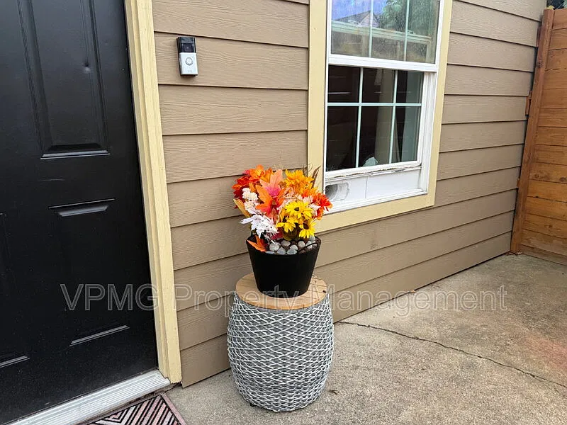 1 bed, 1.0 bath, $1,800 — Photo 2