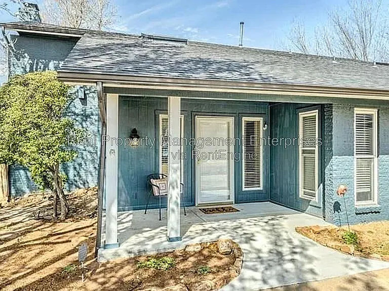 2905 Lamp Post Ln — Photo 2