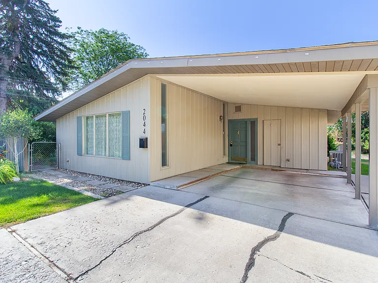 2044 Sunrise Cir — Photo 4
