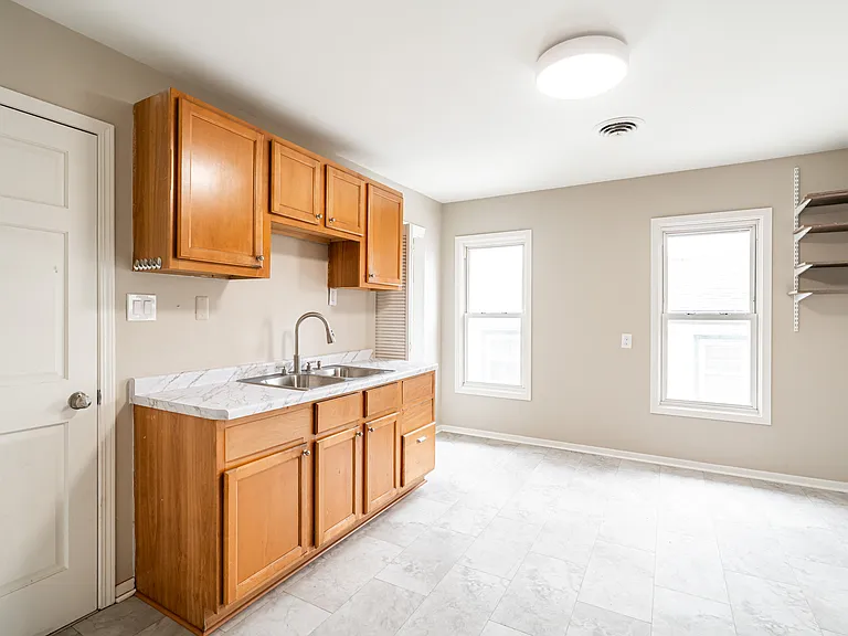 305 E Clarence St #A — Photo 13