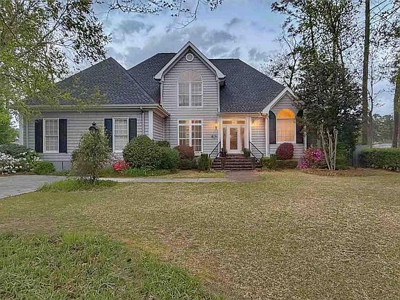 2nd image of 701 Laurel Ln