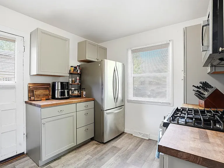 1281 Alton St — Photo 9
