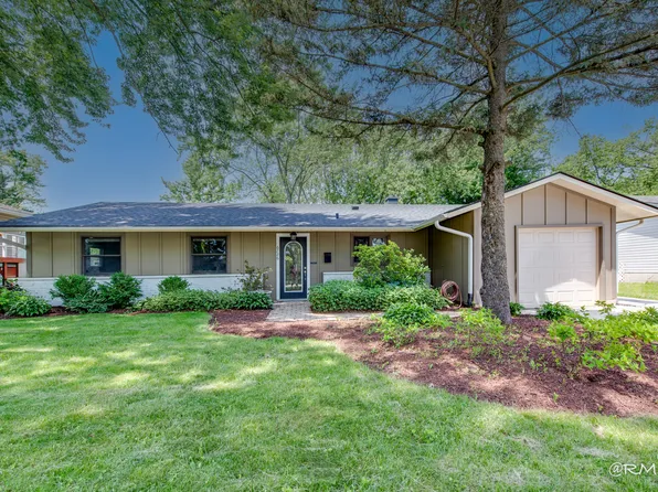 6726 Patton Dr, Woodridge, IL 60517