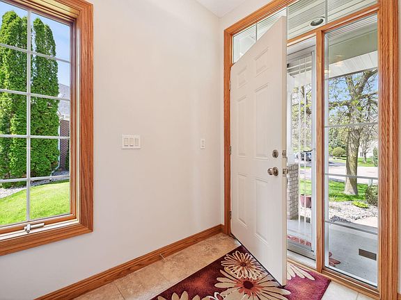 4th image of 8824 Pointe Vista Dr