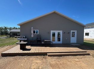 48068 Oak Bay Dr, Big Stone City, SD 57216
