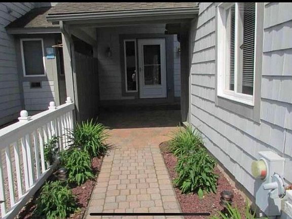 4th image of 372 Summerhaven Dr N