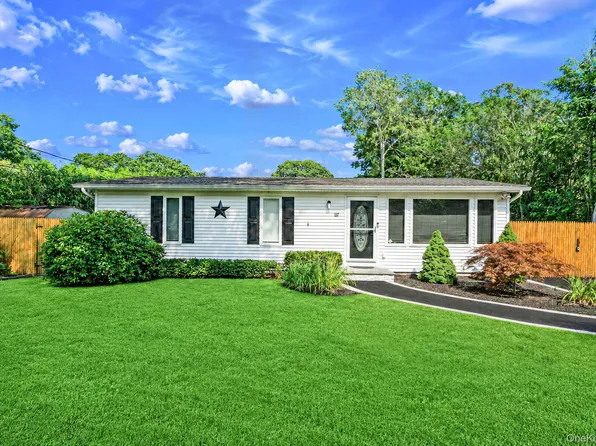 117 Broadway, Shirley, NY 11967