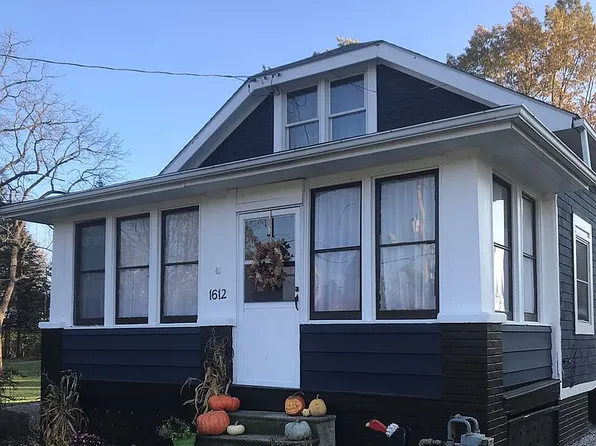 1612 Center Rd, Hinckley, OH 44233