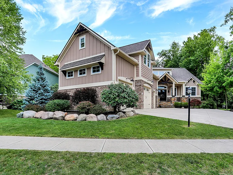 16893 Oak Manor Dr — Photo 2