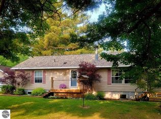 6688 Aarwood Rd NW, Rapid City, MI 49676