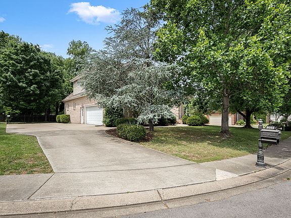 5th image of 3035 Twisted Oak Dr