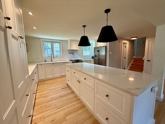 2nd image of 1215 Priscilla Ln