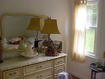 4th image of 34 Gardiner Ave