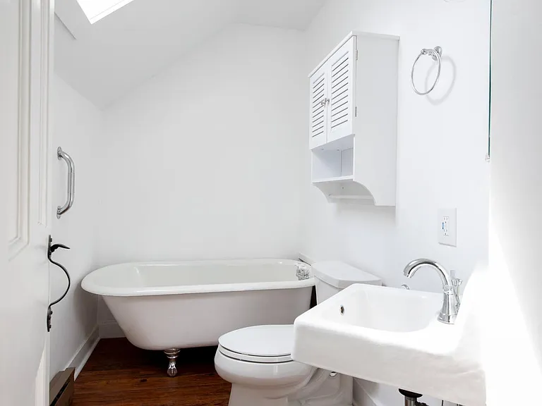 Tub bathroom