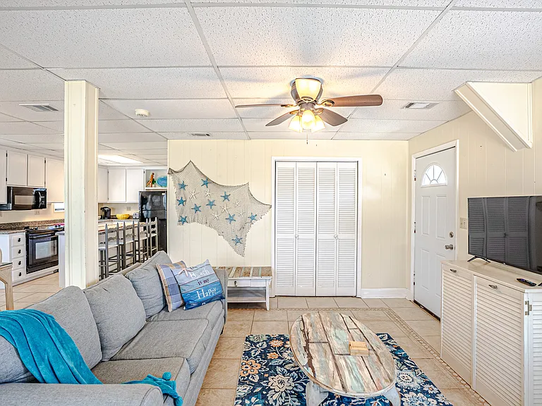 405 Dolphin St #B — Photo 9