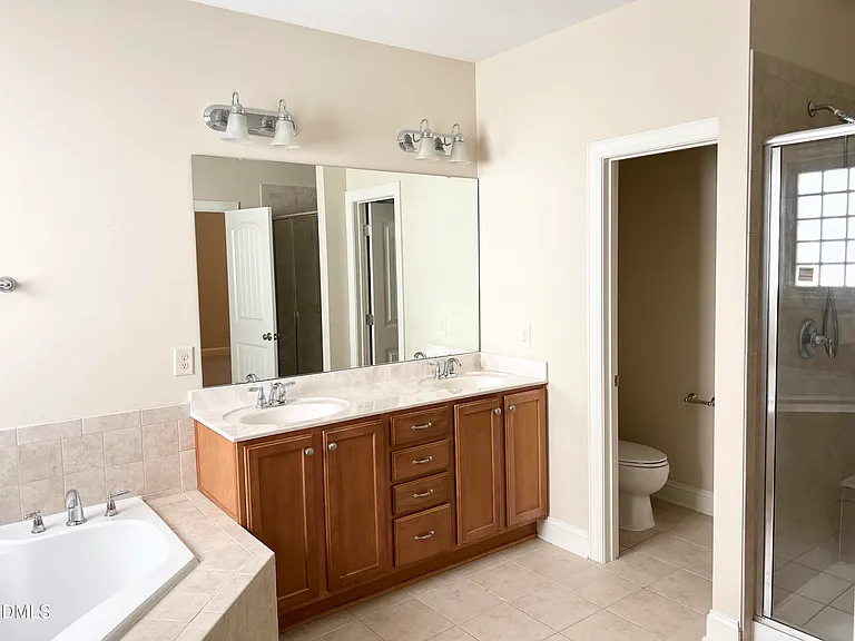 1018 Jewel Creek Dr — Photo 10
