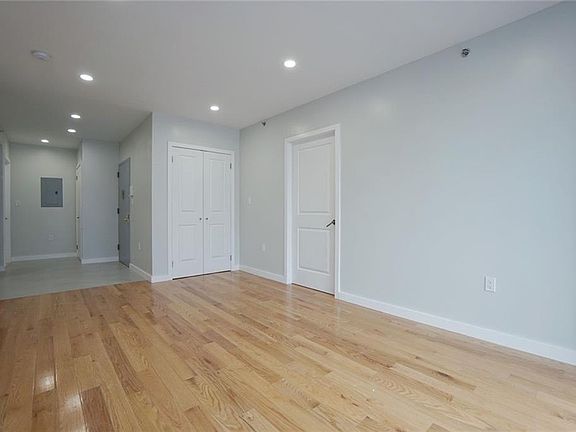 5th image of 915 55th St APT 3B