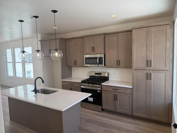 11025 S Freestone Dr W #123, South Jordan, UT 84009