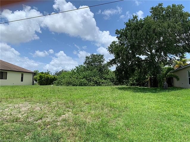 2nd image of 114 SE 23rd Pl