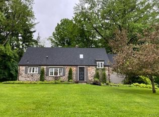 8 Tilden Ln, Utica, NY 13501