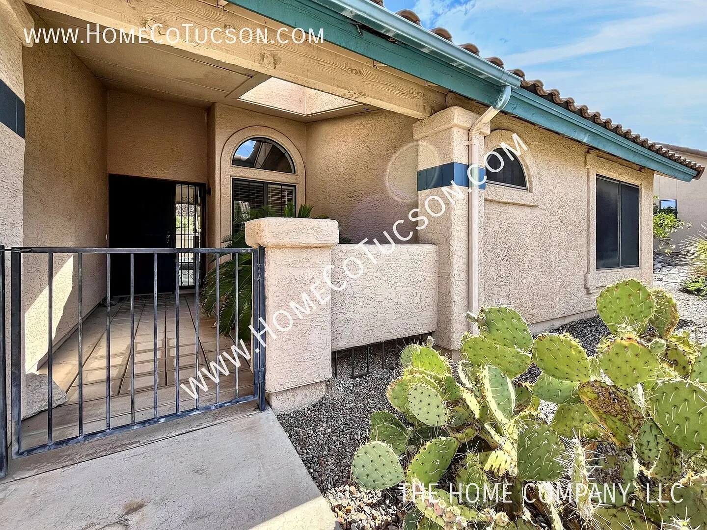 1551 E Sonoran Desert Drive La Reserve Retreat with Pool and Mountain Views — Photo 2