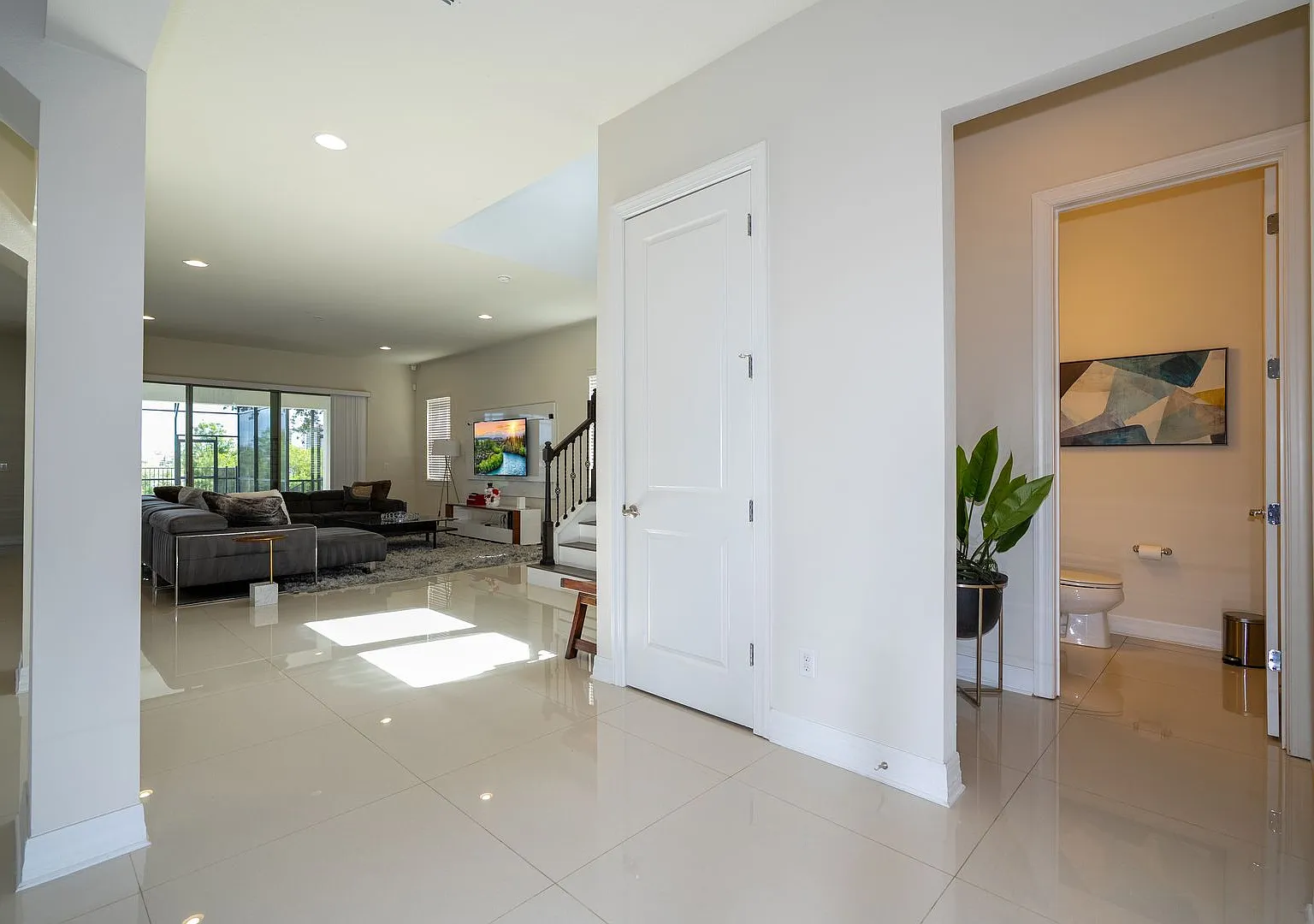 Perfect Home Waiting For You! Fully Furnished! — Photo 3