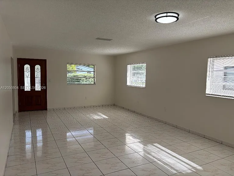 10481 SW 26th Ter — Photo 2