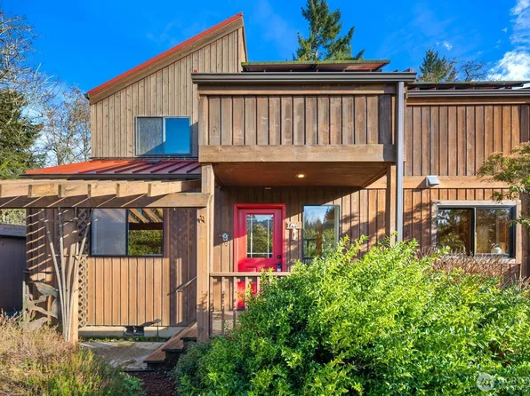 23208 107th Avenue SW, Vashon, WA 98070