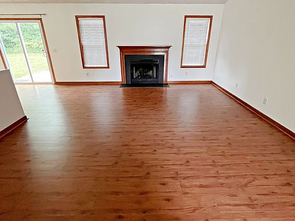 3rd image of 603 Braddock Ct