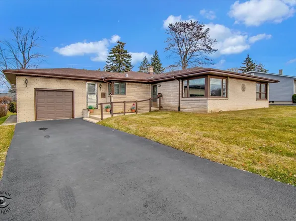 924 E 8th St, Lockport, IL 60441