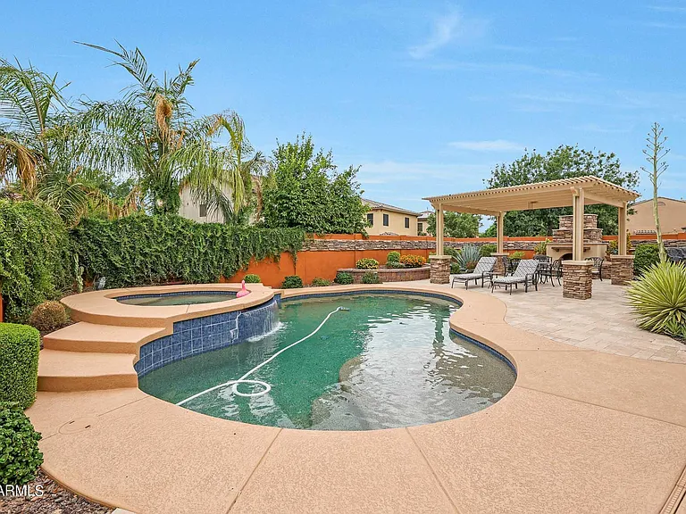 15941 W Mauna Loa Ln — Photo 31