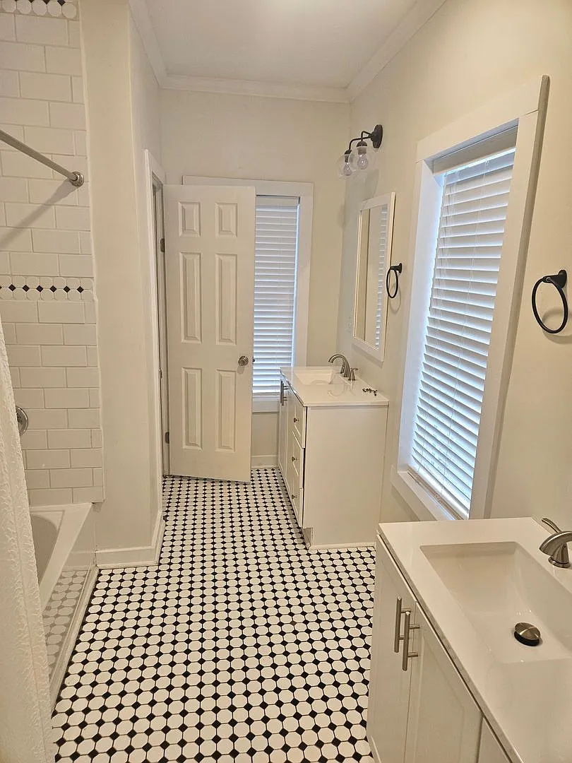 2 Bedroom, 2 bath — Photo 4