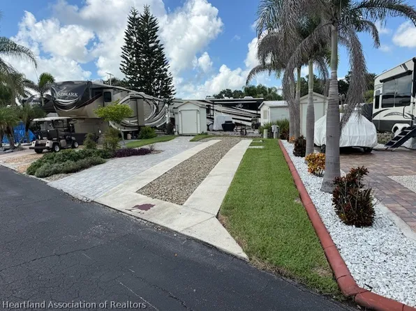 2917 Birdie Dr, Bowling Green, FL 33834