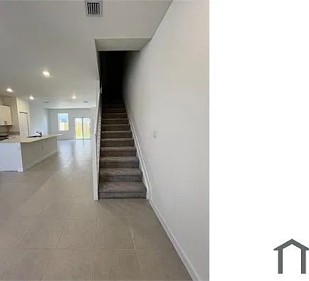 3 bed, $3,000 — Photo 2