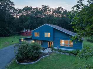 8 Saddle Ridge Rd, Newtown, CT 06470