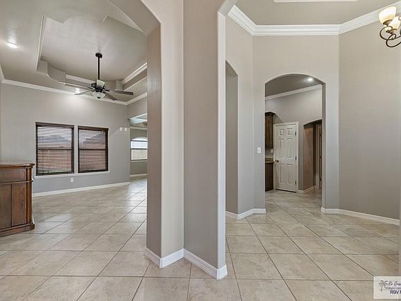 3rd image of 7095 Chestnut Oak Ln