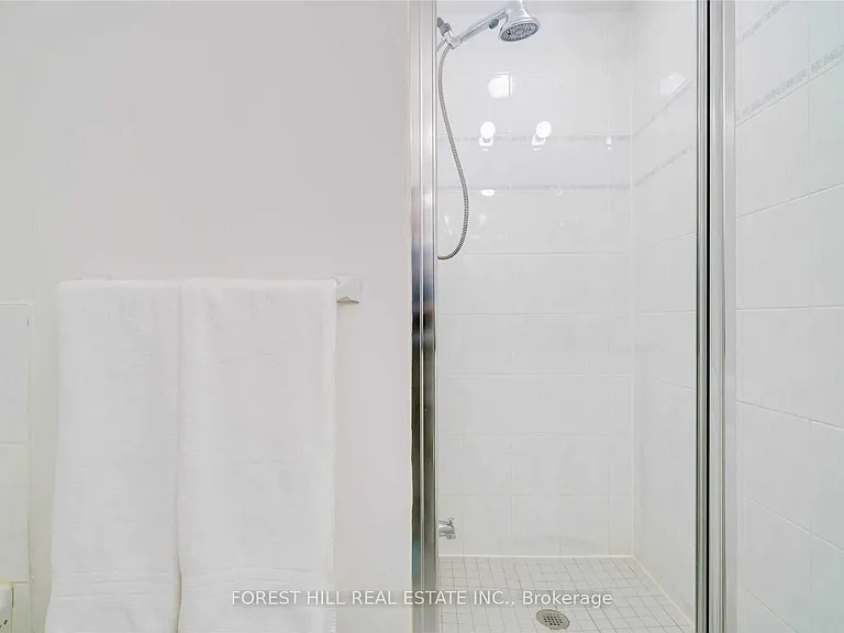 9 Greenbriar Rd #103 — Photo 15