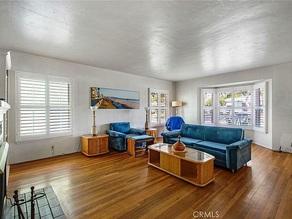 4th image of 320 W 64th St